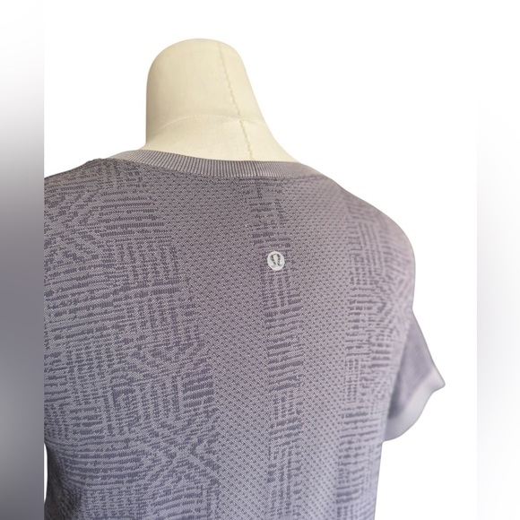 LULULEMON | Swiftly Relaxed Short Sleeve purple Quartz  / Violet Gray Athletic - Picture 3 of 6